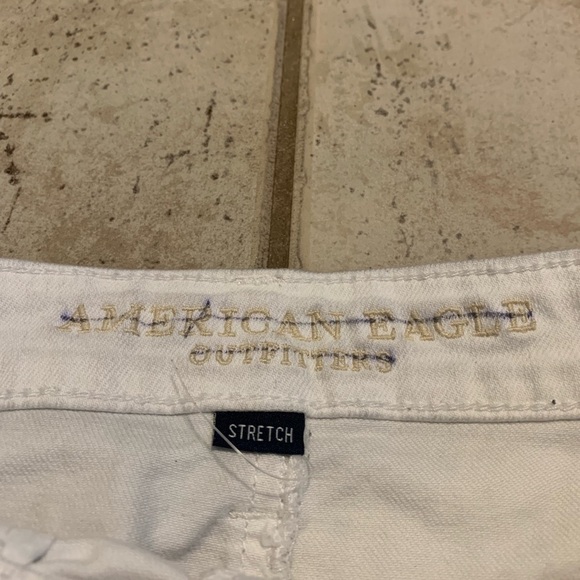 American Eagle Outfitters White Distressed Denim Mini Skirt - Size 6 Regular - Picture 2 of 8